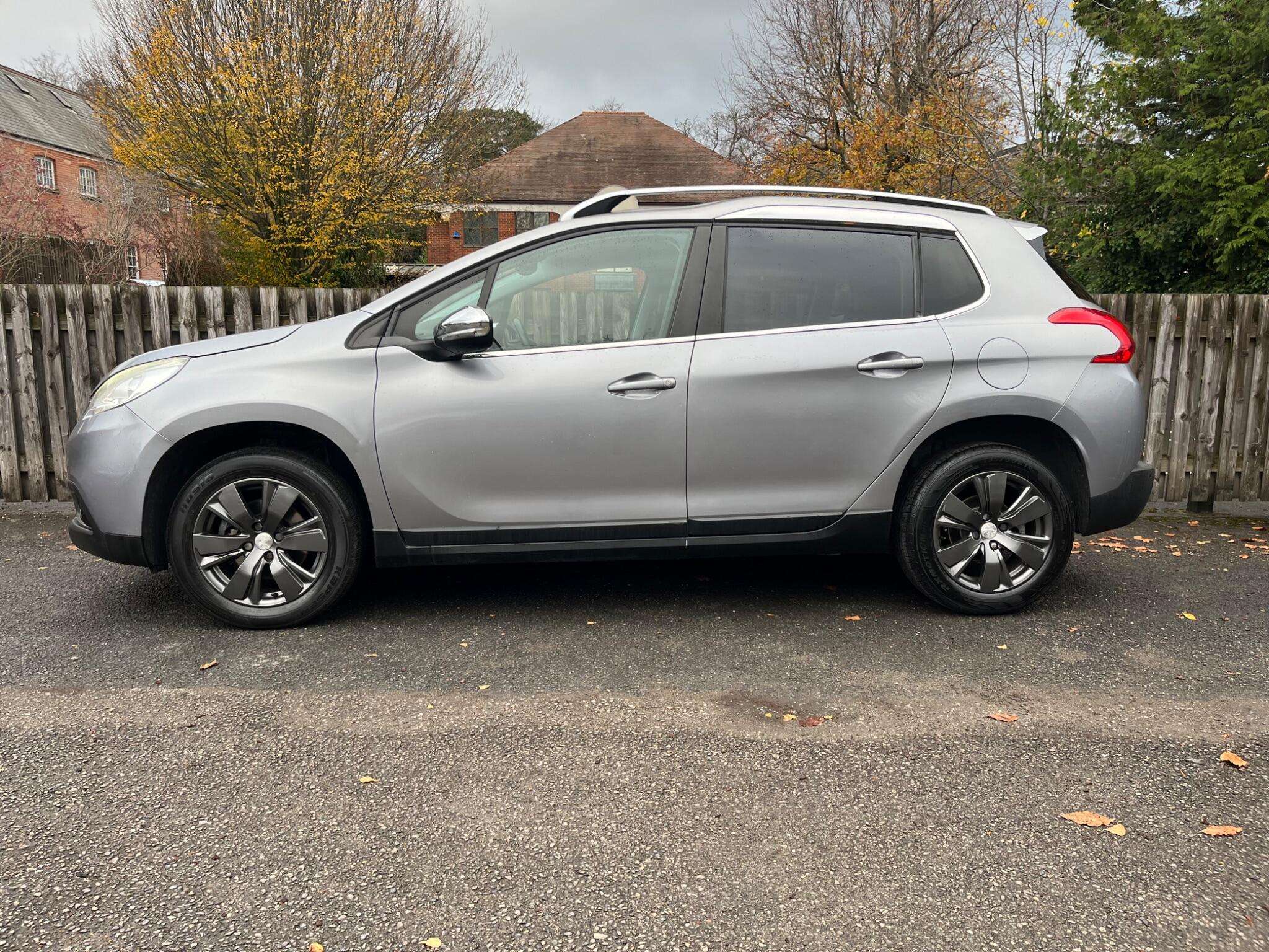 A 2016 PEUGEOT 2008 1.2 PureTech Allure Euro 6 (s/s) 5dr A 2016 PEUGEOT 2008 1.2 PureTech Allure Euro 6 (s/s) 5dr