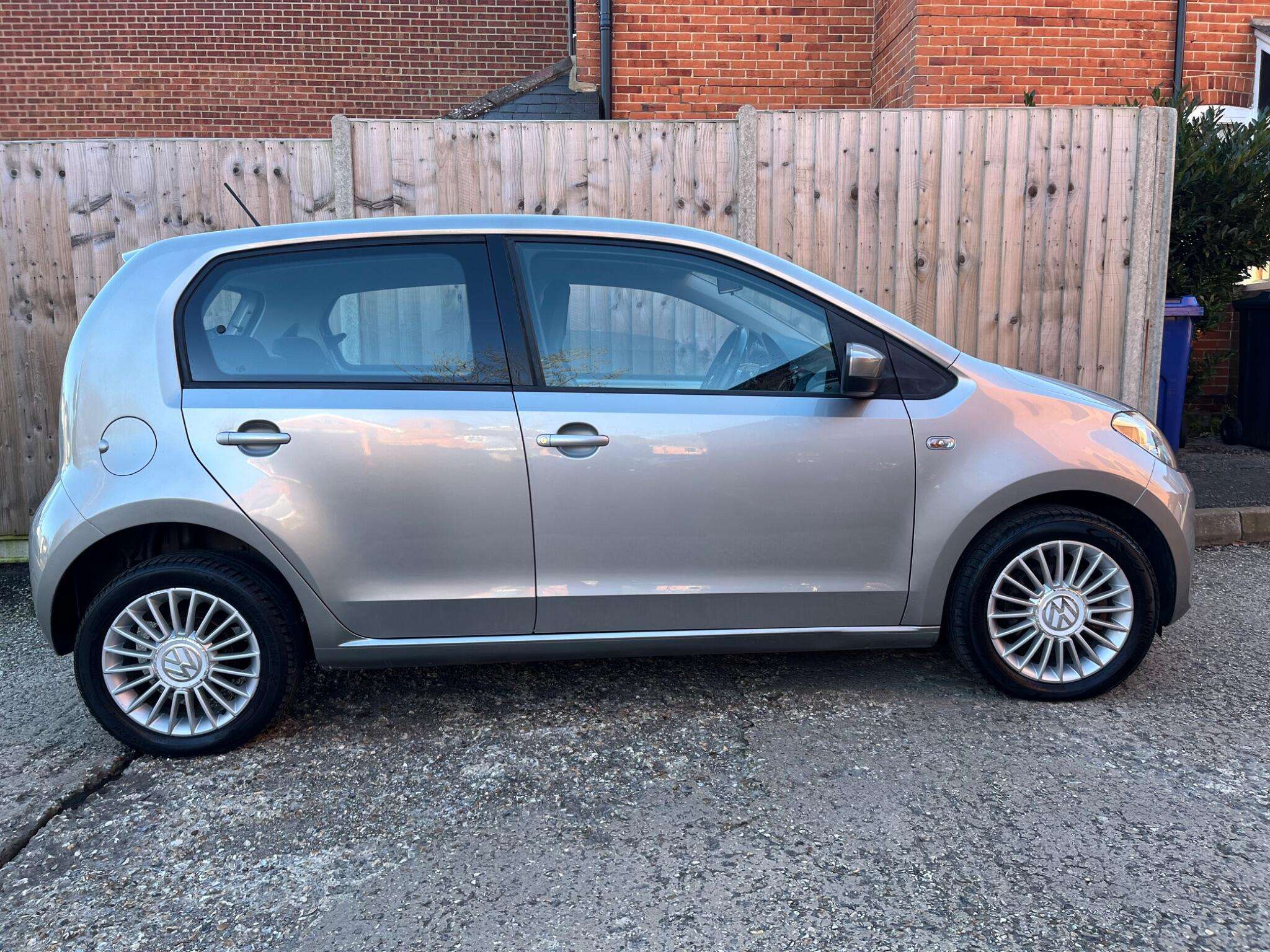 2015 VOLKSWAGEN UP! 2015 VOLKSWAGEN UP!