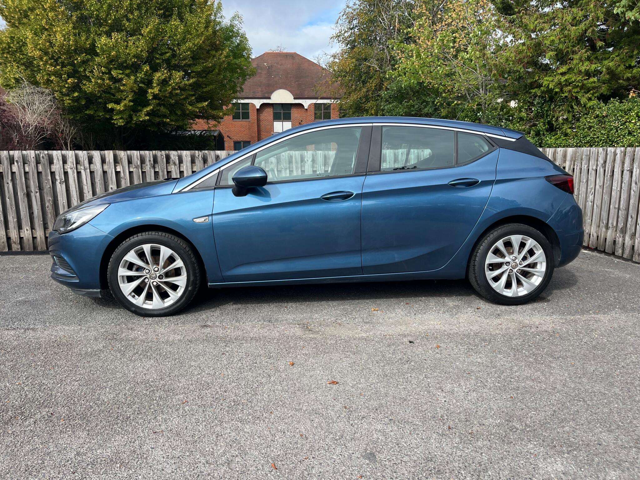A 2017 VAUXHALL ASTRA 1.4i Turbo Design Euro 6 5dr A 2017 VAUXHALL ASTRA 1.4i Turbo Design Euro 6 5dr