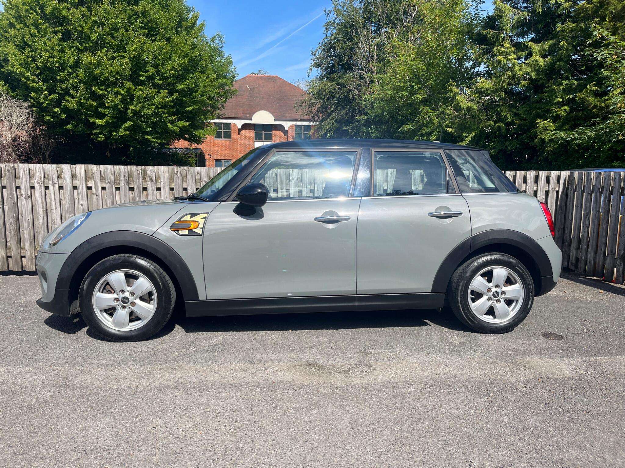 A 2016 MINI HATCH 1.5 Cooper Euro 6 (s/s) 5dr A 2016 MINI HATCH 1.5 Cooper Euro 6 (s/s) 5dr