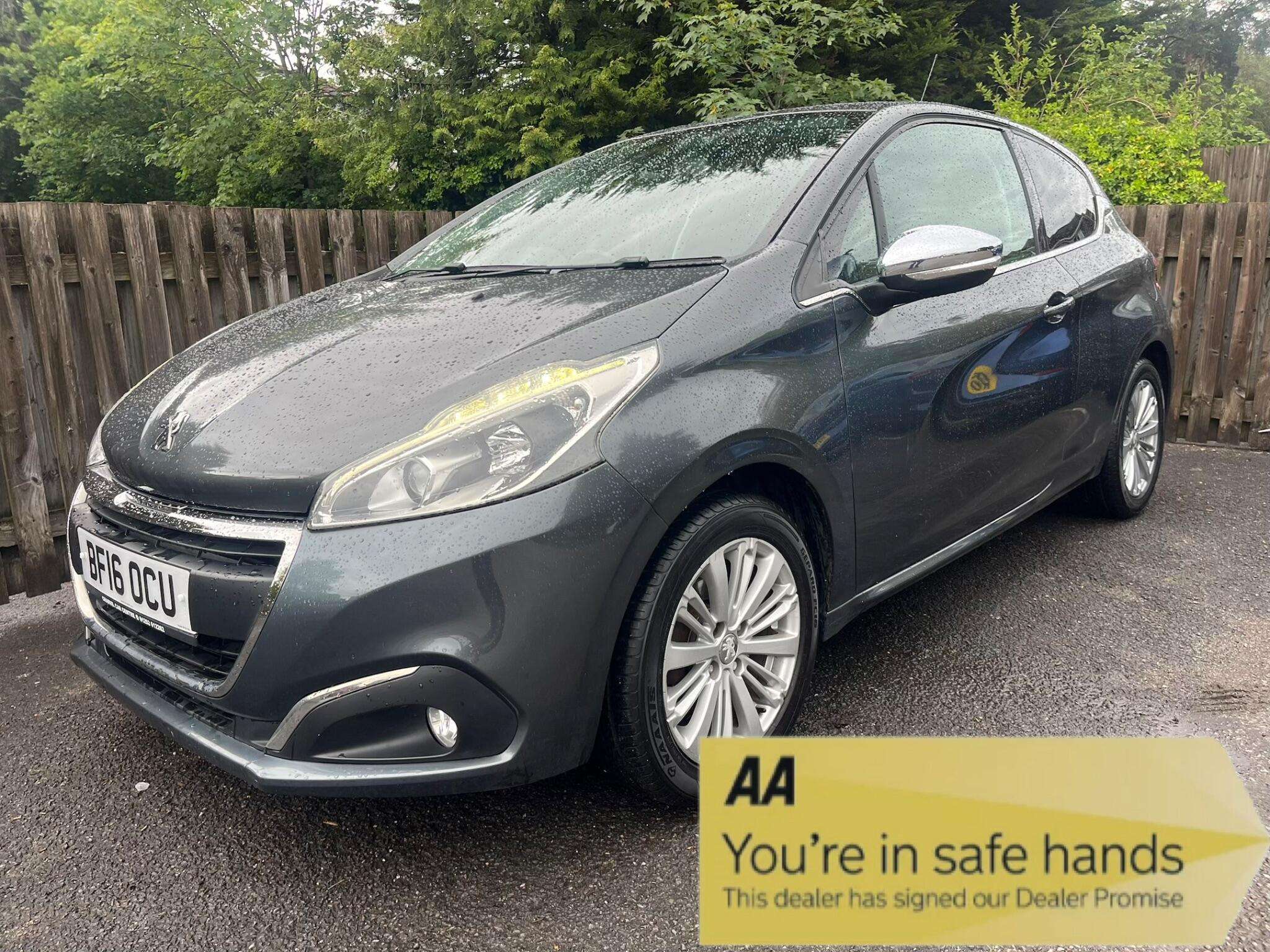 A 2016 PEUGEOT 208 1.2 PureTech Allure Euro 6 3dr A 2016 PEUGEOT 208 1.2 PureTech Allure Euro 6 3dr