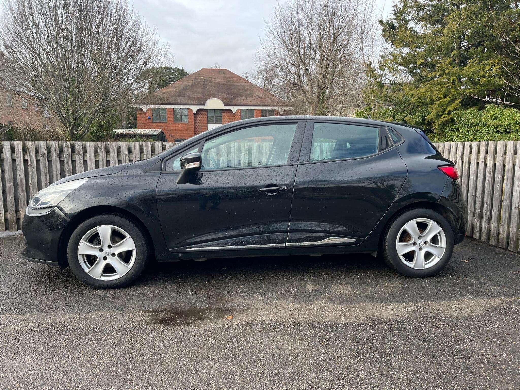 A 2016 RENAULT CLIO 1.2 16V Dynamique Nav Euro 6 5dr A 2016 RENAULT CLIO 1.2 16V Dynamique Nav Euro 6 5dr