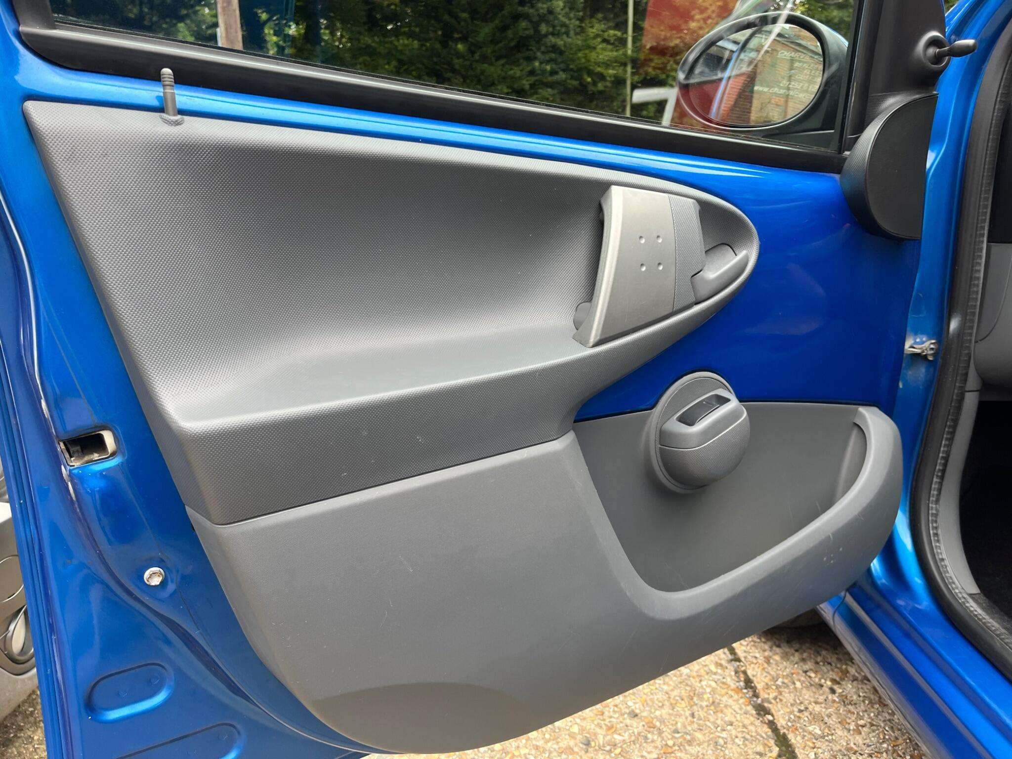 2009 PEUGEOT 107 2009 PEUGEOT 107