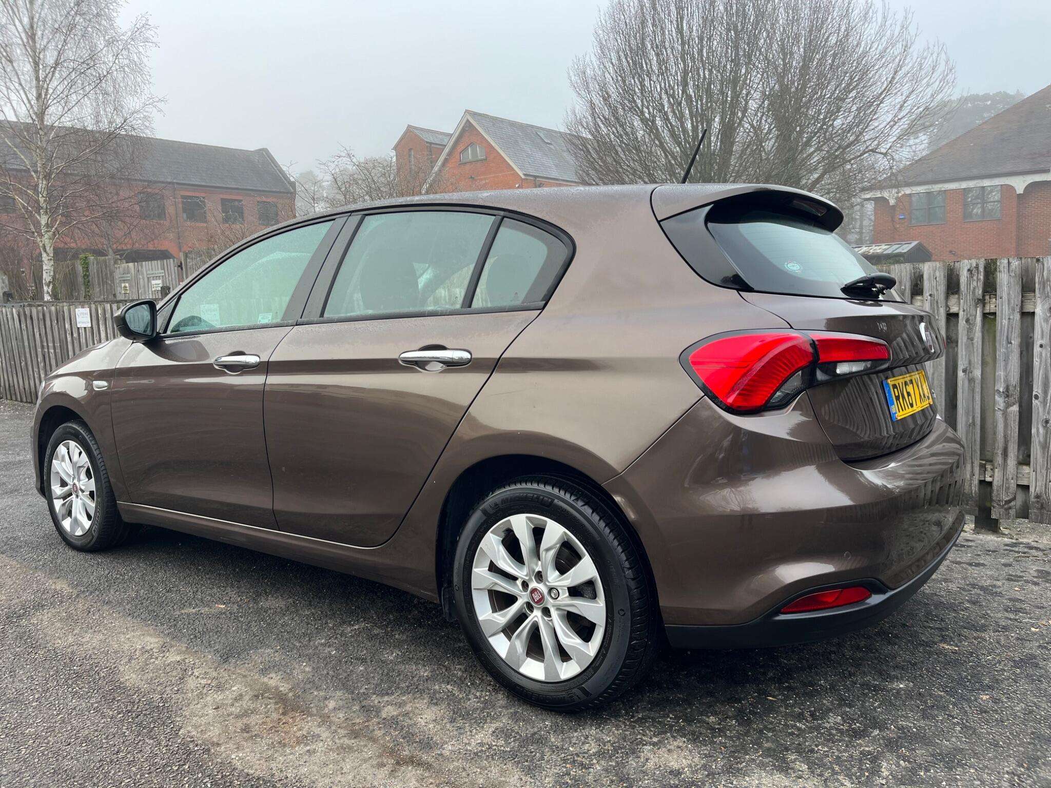 A 2017 FIAT TIPO 1.4 T-Jet Easy Plus Euro 6 (s/s) 5dr A 2017 FIAT TIPO 1.4 T-Jet Easy Plus Euro 6 (s/s) 5dr