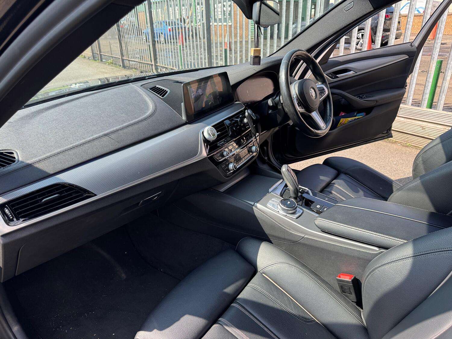 A 2019 BMW 5 SERIES 2.0 520d M Sport Saloon A 2019 BMW 5 SERIES 2.0 520d M Sport Saloon