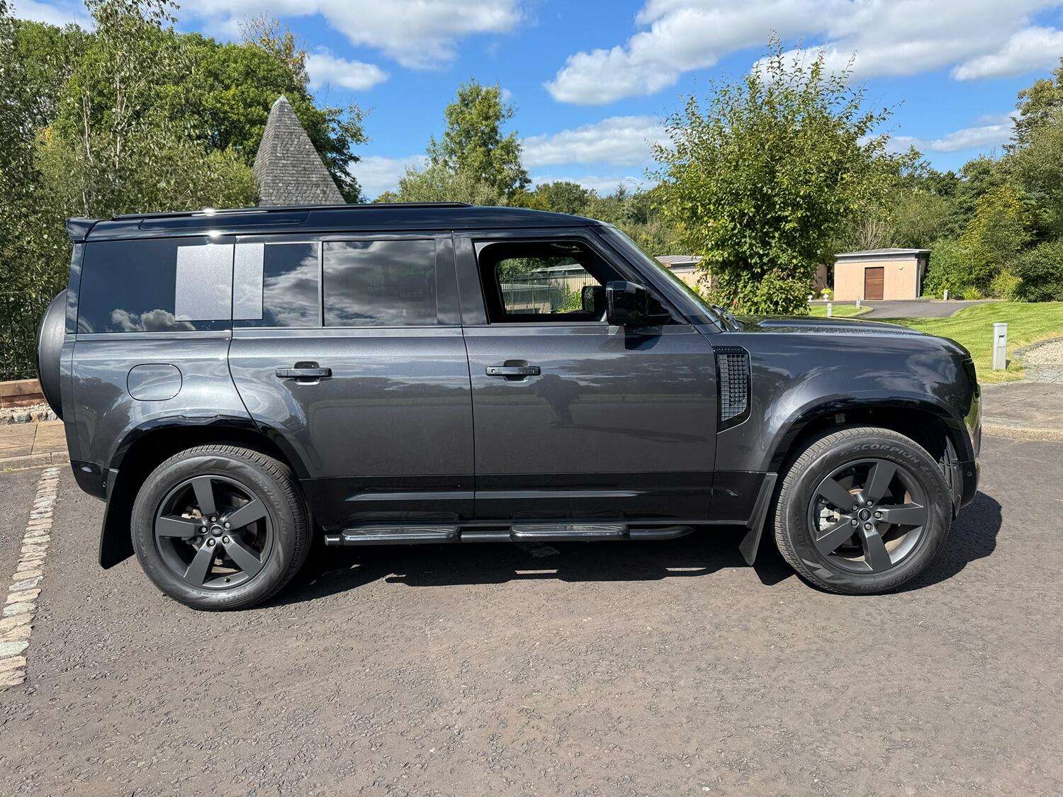 2024 LAND ROVER DEFENDER 110 2024 LAND ROVER DEFENDER 110