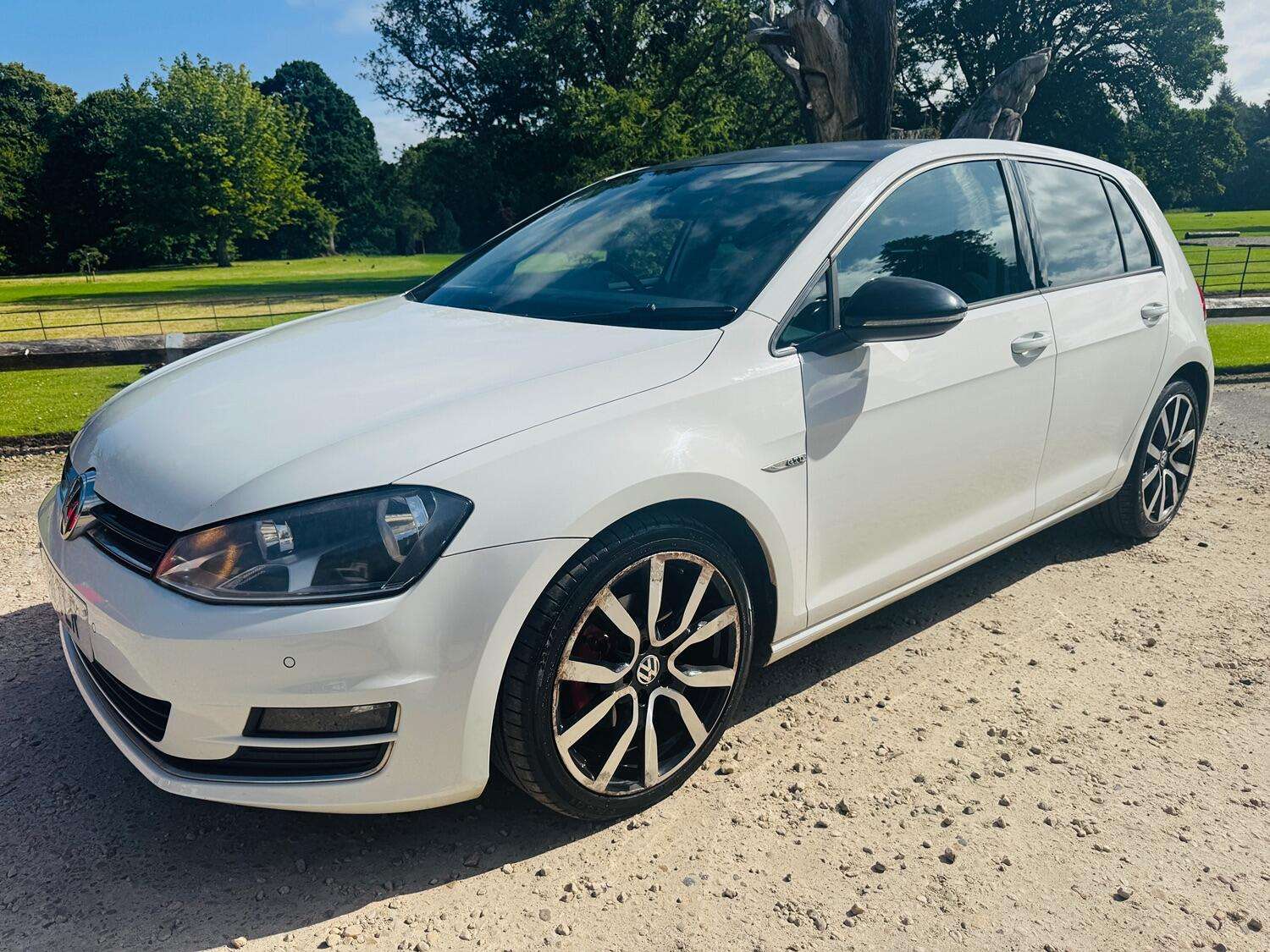 A 2014 VOLKSWAGEN GOLF 2.0 TDI BlueMotion Tech GT A 2014 VOLKSWAGEN GOLF 2.0 TDI BlueMotion Tech GT