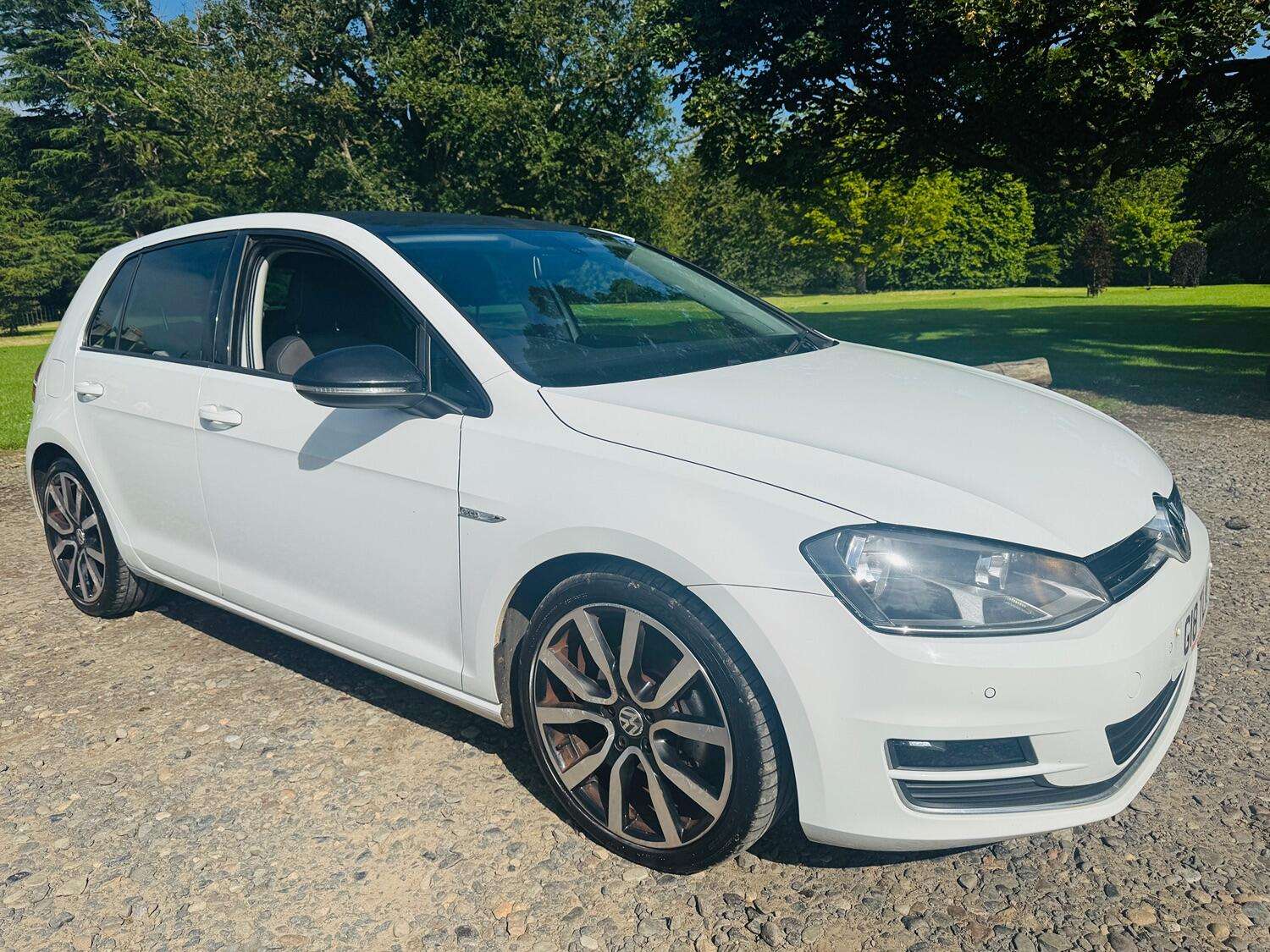 A 2014 VOLKSWAGEN GOLF 2.0 TDI BlueMotion Tech GT A 2014 VOLKSWAGEN GOLF 2.0 TDI BlueMotion Tech GT