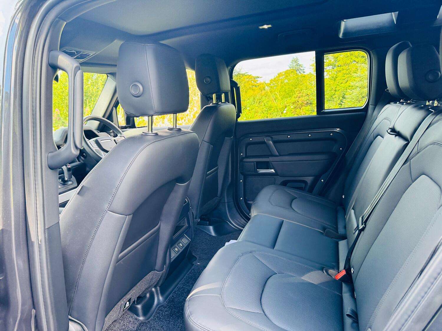 2024 LAND ROVER DEFENDER 110 2024 LAND ROVER DEFENDER 110