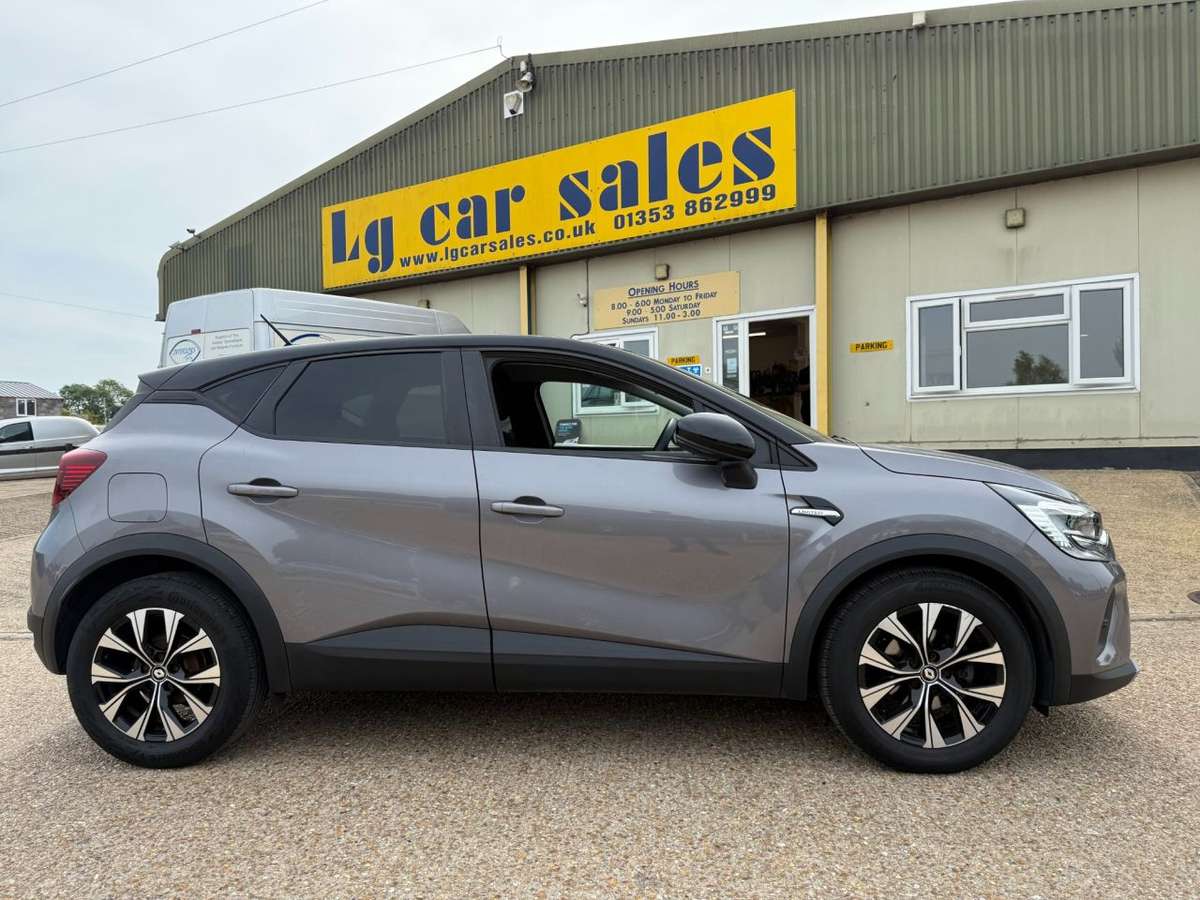 Check out this Renault Captur 2021 Petrol Manual