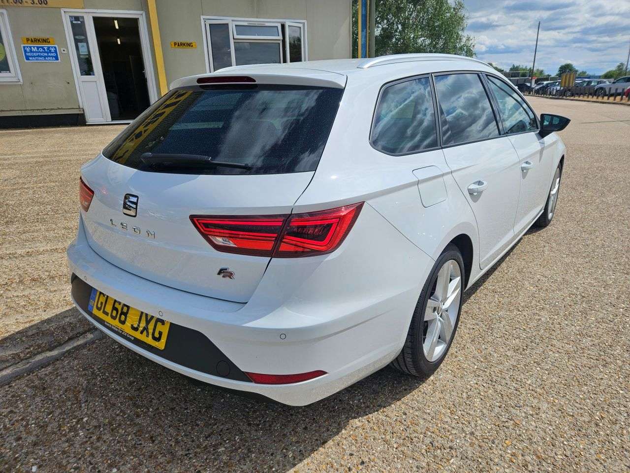 A 2019 SEAT LEON 1.5 TSI EVO FR ST 5dr Petrol Manual Euro 6 (s/s) (130 ps) A 2019 SEAT LEON 1.5 TSI EVO FR ST 5dr Petrol Manual Euro 6 (s/s) (130 ps)