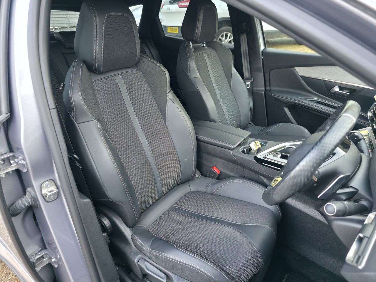 2023 PEUGEOT 3008 2023 PEUGEOT 3008