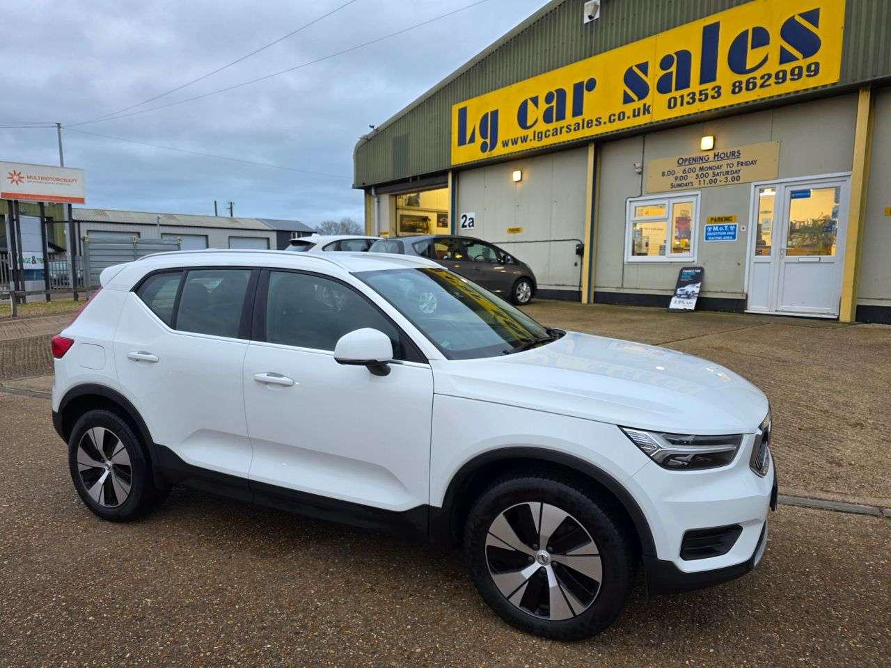 2021 VOLVO XC40 2021 VOLVO XC40