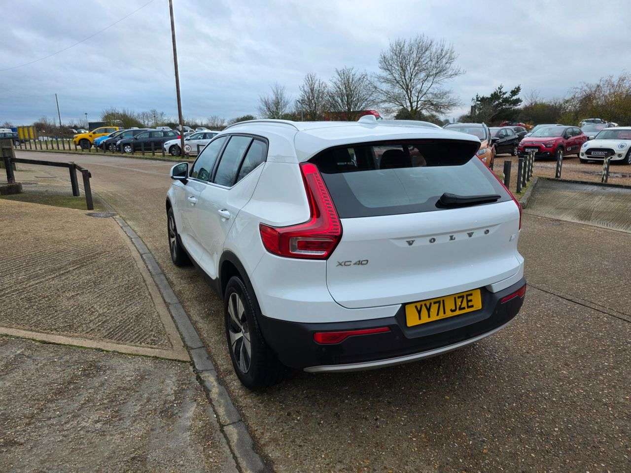 2021 VOLVO XC40 2021 VOLVO XC40