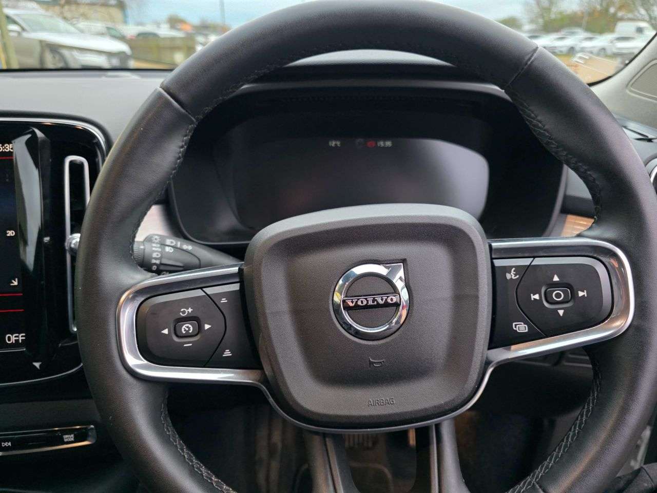 2021 VOLVO XC40 2021 VOLVO XC40