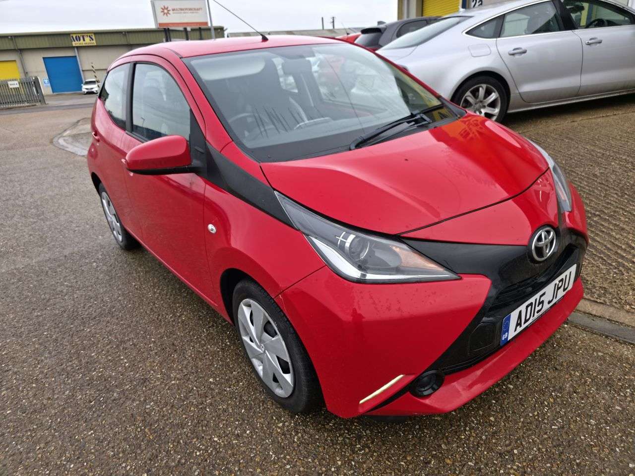 A 2015 TOYOTA AYGO 1.0 VVT-i x-play Hatchback 5dr Petrol x-shift Euro 5 Euro 5 (68 ps) A 2015 TOYOTA AYGO 1.0 VVT-i x-play Hatchback 5dr Petrol x-shift Euro 5 Euro 5 (68 ps)