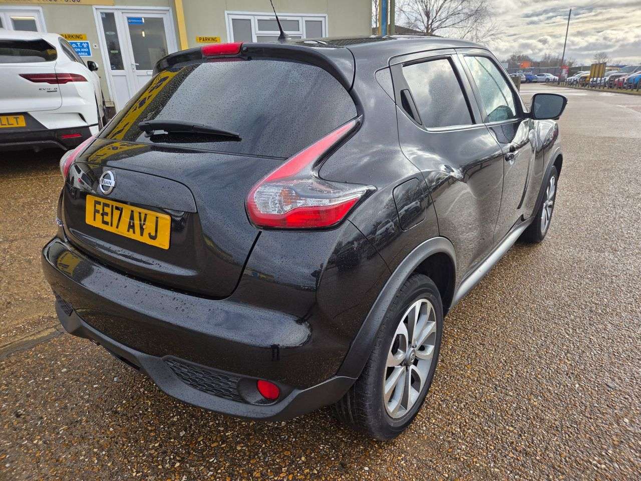 A 2017 NISSAN JUKE 1.6 Tekna SUV 5dr Petrol XTRON Euro 6 (117 ps) A 2017 NISSAN JUKE 1.6 Tekna SUV 5dr Petrol XTRON Euro 6 (117 ps)