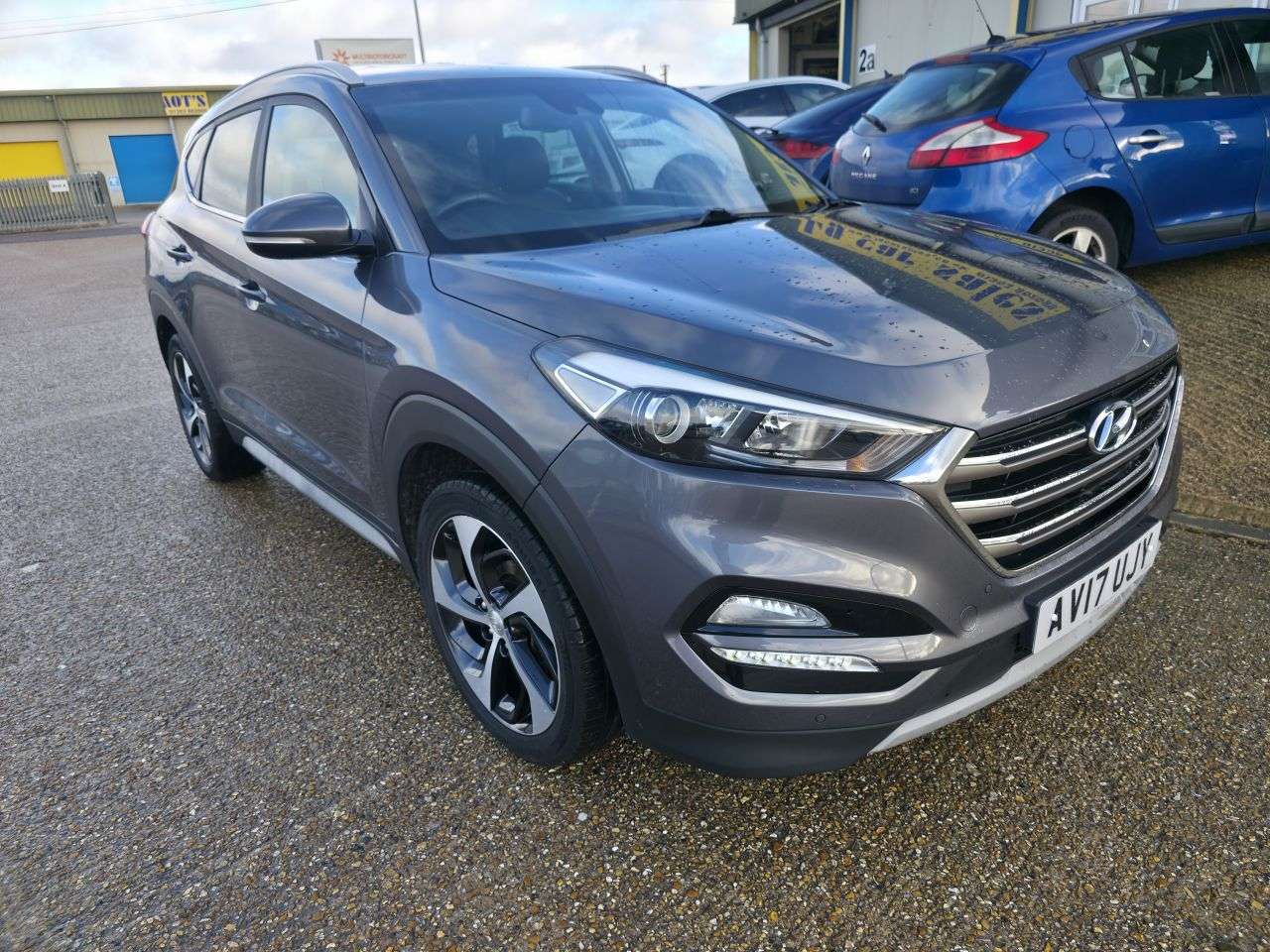 A 2017 HYUNDAI TUCSON 1.7 CRDi Blue Drive Premium SUV 5dr Diesel DCT Euro 6 (s/s) (141 ps) A 2017 HYUNDAI TUCSON 1.7 CRDi Blue Drive Premium SUV 5dr Diesel DCT Euro 6 (s/s) (141 ps)