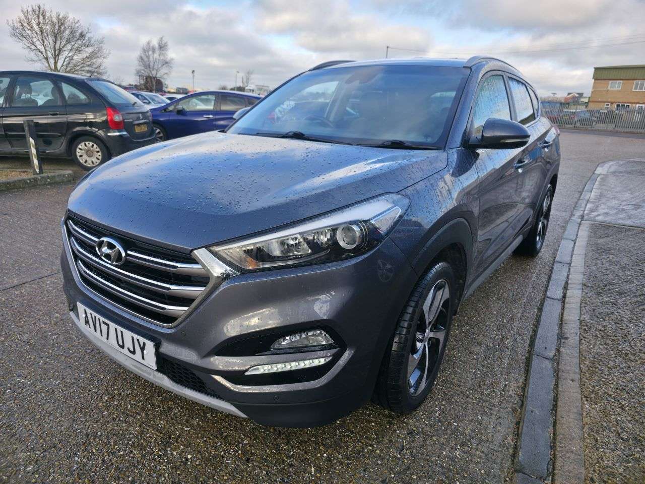 A 2017 HYUNDAI TUCSON 1.7 CRDi Blue Drive Premium SUV 5dr Diesel DCT Euro 6 (s/s) (141 ps) A 2017 HYUNDAI TUCSON 1.7 CRDi Blue Drive Premium SUV 5dr Diesel DCT Euro 6 (s/s) (141 ps)