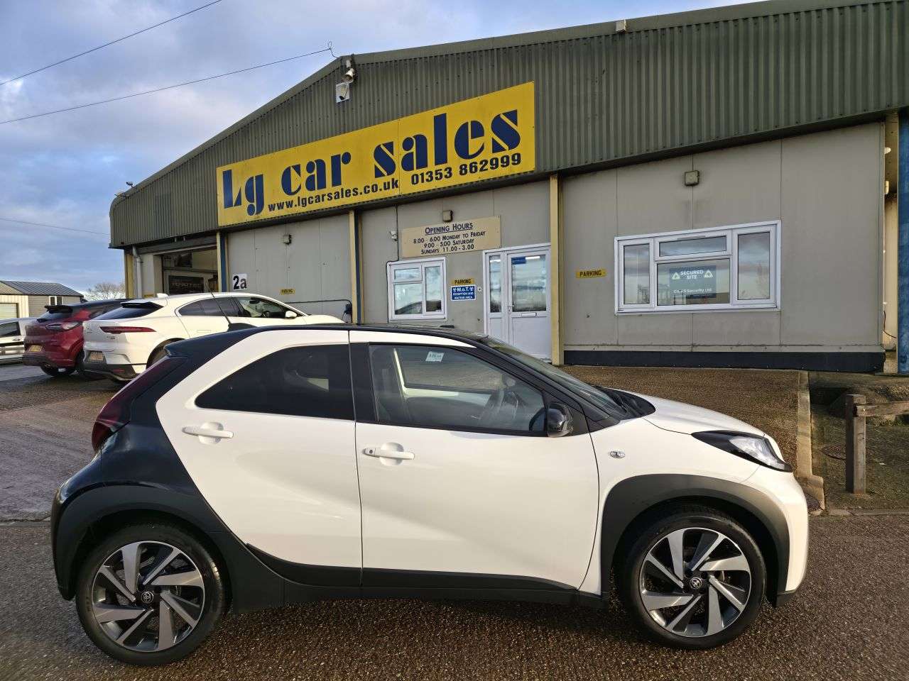 A 2024 TOYOTA AYGO X 1.0 VVT-i Edge Hatchback 5dr Petrol Manual Euro 6 (s/s) (72 ps) A 2024 TOYOTA AYGO X 1.0 VVT-i Edge Hatchback 5dr Petrol Manual Euro 6 (s/s) (72 ps)