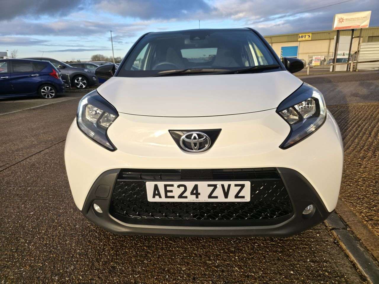 A 2024 TOYOTA AYGO X 1.0 VVT-i Edge Hatchback 5dr Petrol Manual Euro 6 (s/s) (72 ps) A 2024 TOYOTA AYGO X 1.0 VVT-i Edge Hatchback 5dr Petrol Manual Euro 6 (s/s) (72 ps)