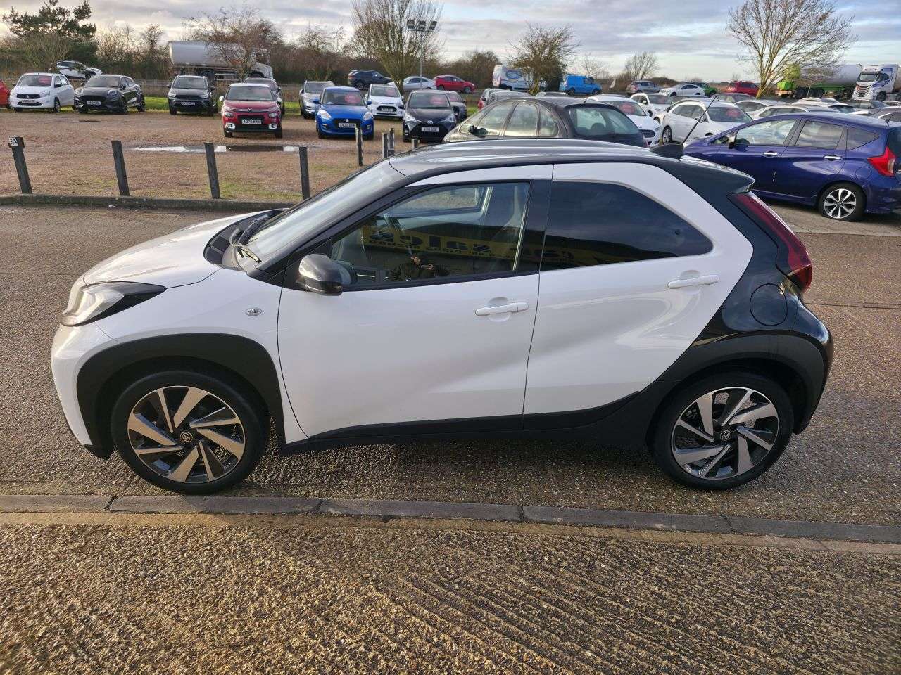 2024 TOYOTA AYGO X 2024 TOYOTA AYGO X