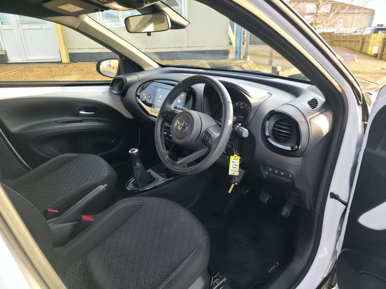 2024 TOYOTA AYGO X 2024 TOYOTA AYGO X