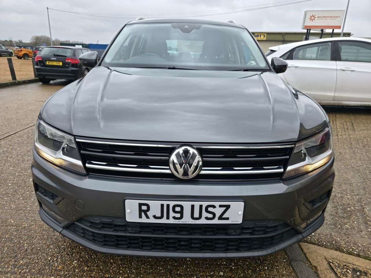 A 2019 VOLKSWAGEN TIGUAN 2.0 TDI SE Navigation SUV 5dr Diesel DSG Euro 6 (s/s) (150 ps) A 2019 VOLKSWAGEN TIGUAN 2.0 TDI SE Navigation SUV 5dr Diesel DSG Euro 6 (s/s) (150 ps)