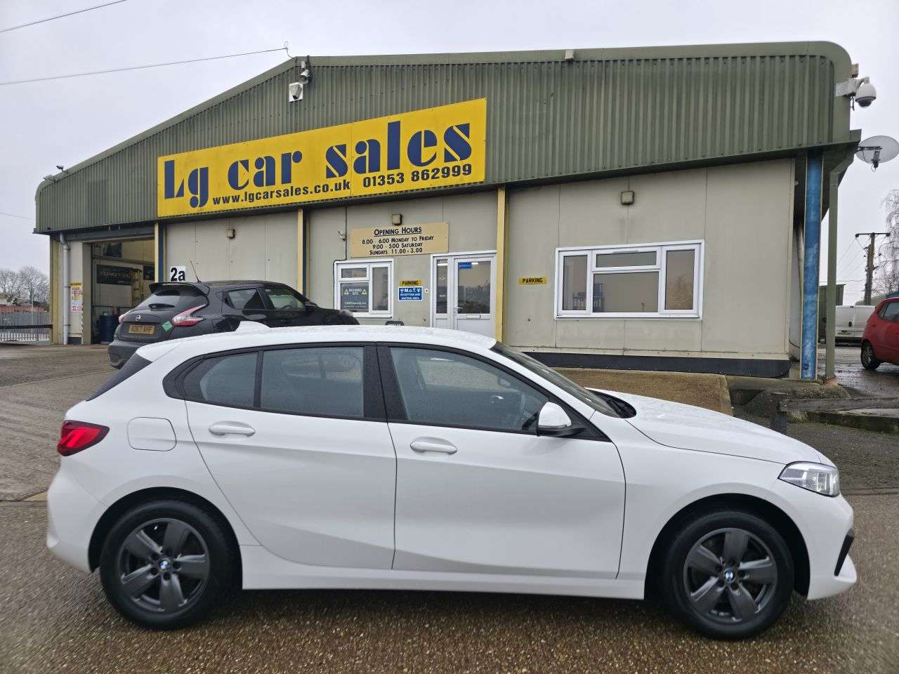 A 2021 BMW 1 SERIES 1.5 118i SE (LCP) Hatchback 5dr Petrol Manual Euro 6 (s/s) (136 ps) A 2021 BMW 1 SERIES 1.5 118i SE (LCP) Hatchback 5dr Petrol Manual Euro 6 (s/s) (136 ps)