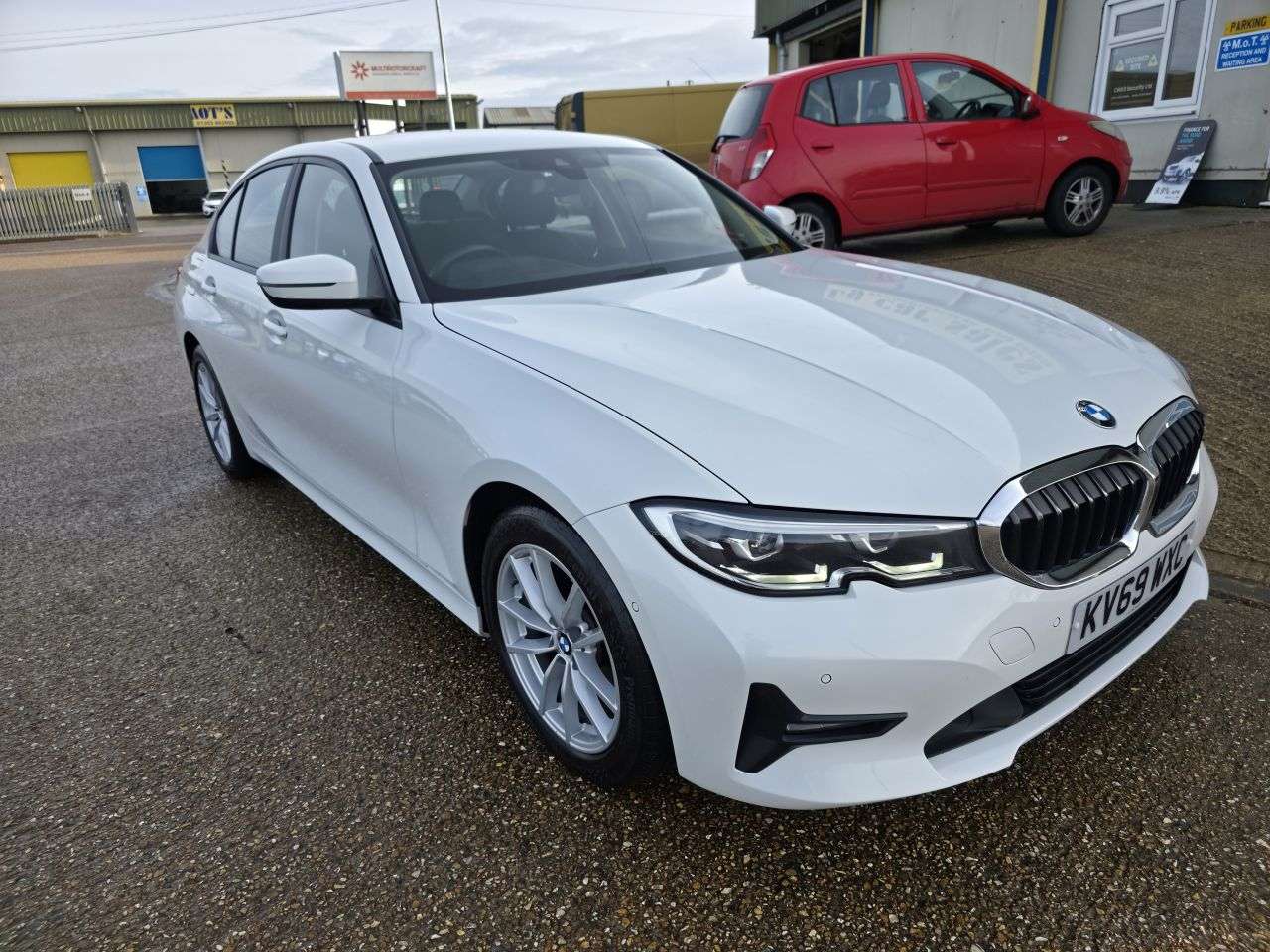 A 2019 BMW 3 SERIES 2.0 318d SE Saloon 4dr Diesel Manual Euro 6 (s/s) (150 ps) A 2019 BMW 3 SERIES 2.0 318d SE Saloon 4dr Diesel Manual Euro 6 (s/s) (150 ps)