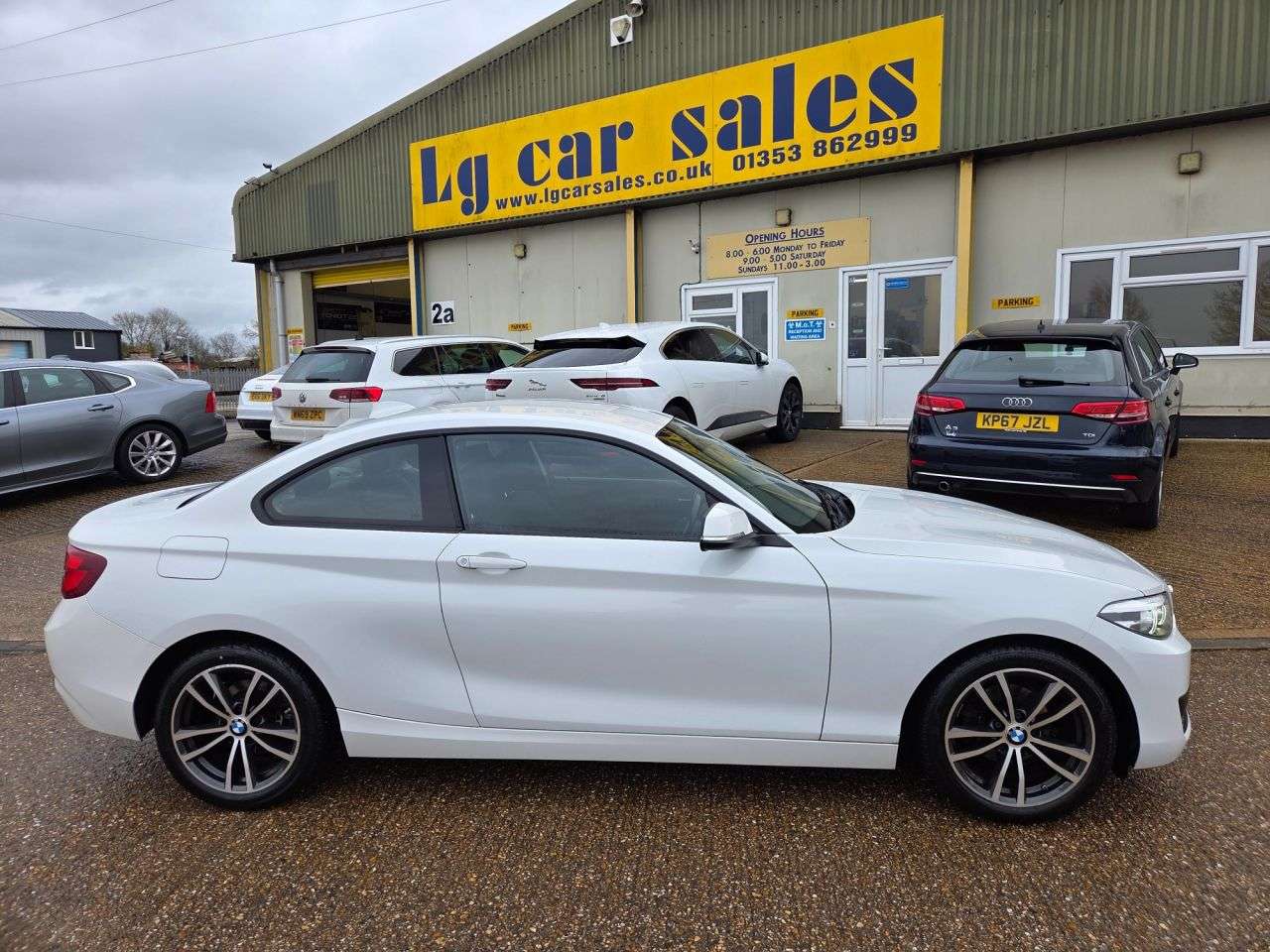 A 2020 BMW 2 SERIES 2.0 218d Sport Coupe 2dr Diesel Manual Euro 6 (s/s) (150 ps) A 2020 BMW 2 SERIES 2.0 218d Sport Coupe 2dr Diesel Manual Euro 6 (s/s) (150 ps)