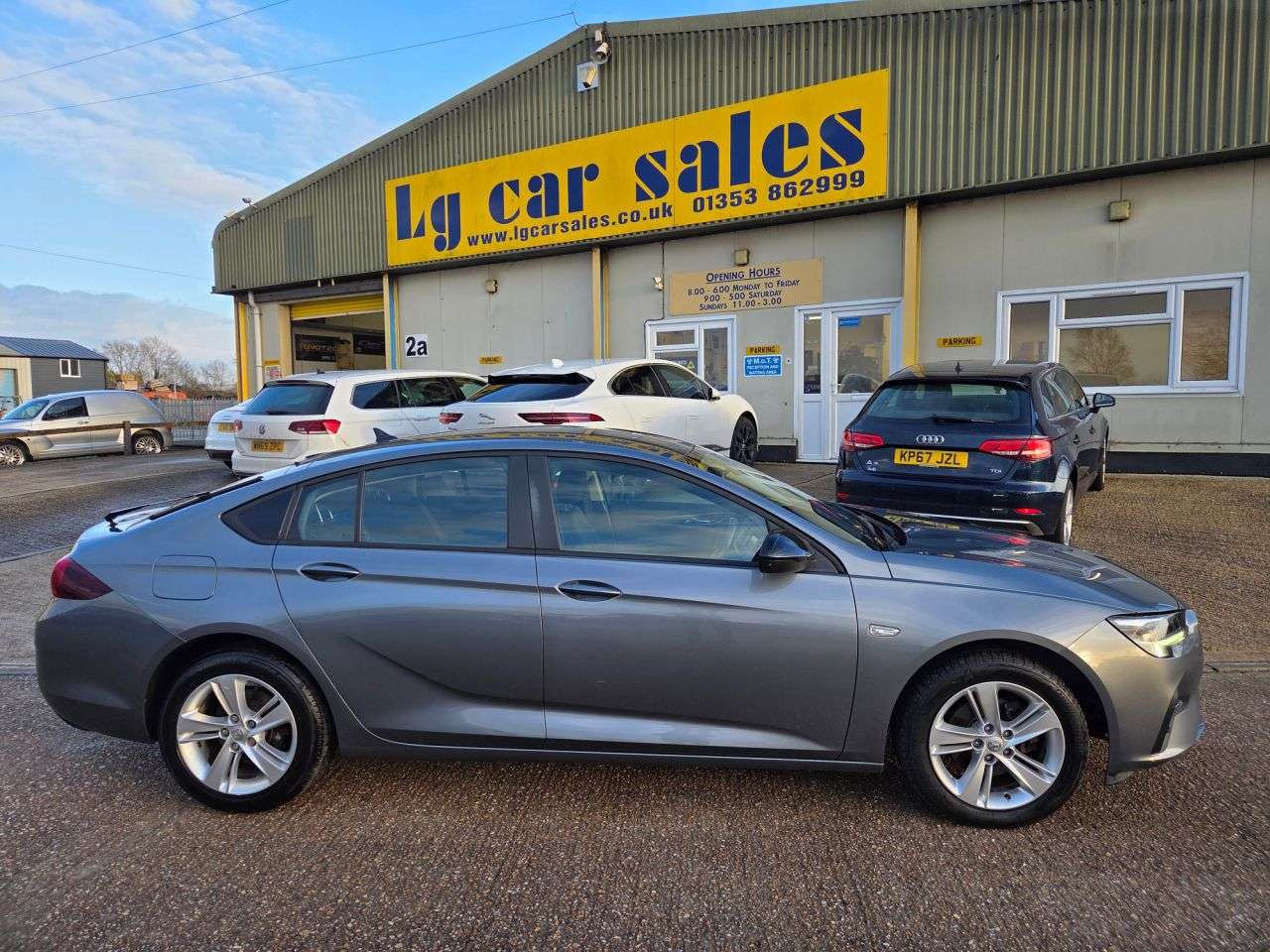 A 2020 VAUXHALL INSIGNIA 1.5 Turbo D SE Nav Grand Sport 5dr Diesel Manual Euro 6 (s/s) (122 ps) A 2020 VAUXHALL INSIGNIA 1.5 Turbo D SE Nav Grand Sport 5dr Diesel Manual Euro 6 (s/s) (122 ps)