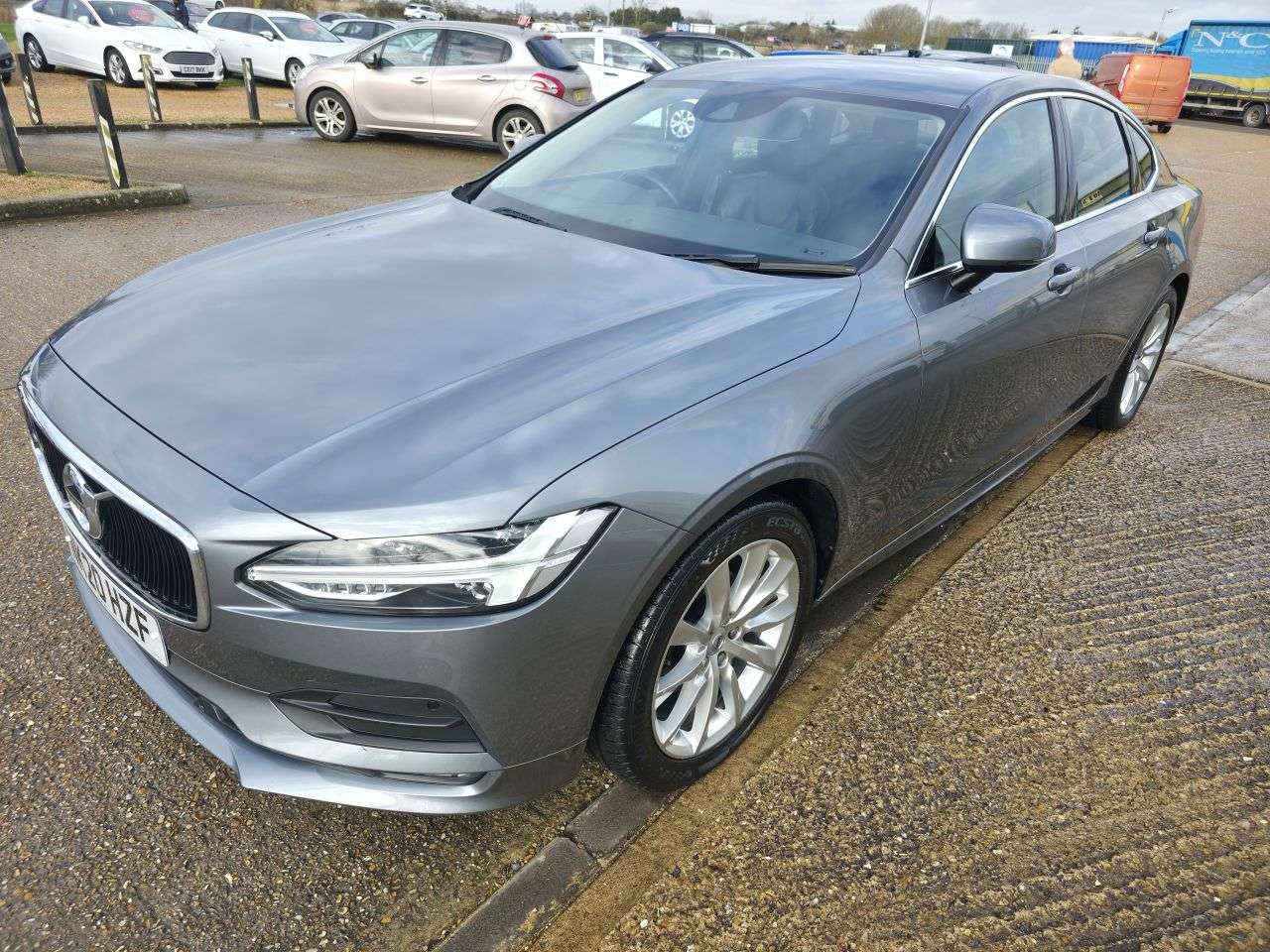 A 2020 VOLVO S90 2.0 T4 Momentum Plus Saloon 4dr Petrol Auto Euro 6 (s/s) (190 ps) A 2020 VOLVO S90 2.0 T4 Momentum Plus Saloon 4dr Petrol Auto Euro 6 (s/s) (190 ps)