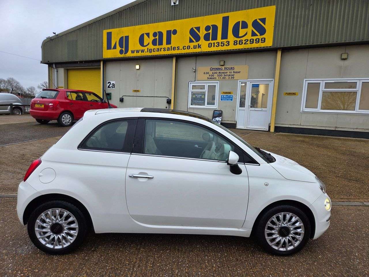 A 2016 FIAT 500 1.2 Lounge Hatchback 3dr Petrol Manual Euro 6 (s/s) (69 bhp) A 2016 FIAT 500 1.2 Lounge Hatchback 3dr Petrol Manual Euro 6 (s/s) (69 bhp)