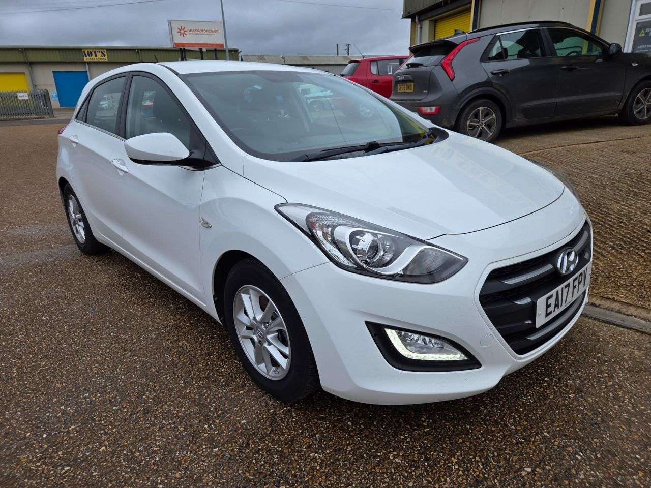 A 2017 HYUNDAI I30 1.6 CRDi Blue Drive SE Hatchback 5dr Diesel Manual Euro 6 (s/s) (110 ps) A 2017 HYUNDAI I30 1.6 CRDi Blue Drive SE Hatchback 5dr Diesel Manual Euro 6 (s/s) (110 ps)