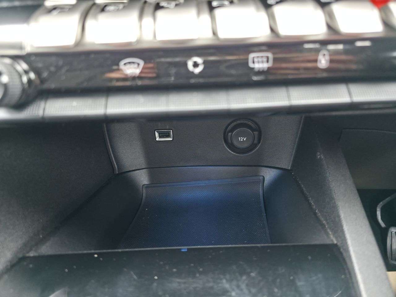 2017 PEUGEOT 3008 2017 PEUGEOT 3008