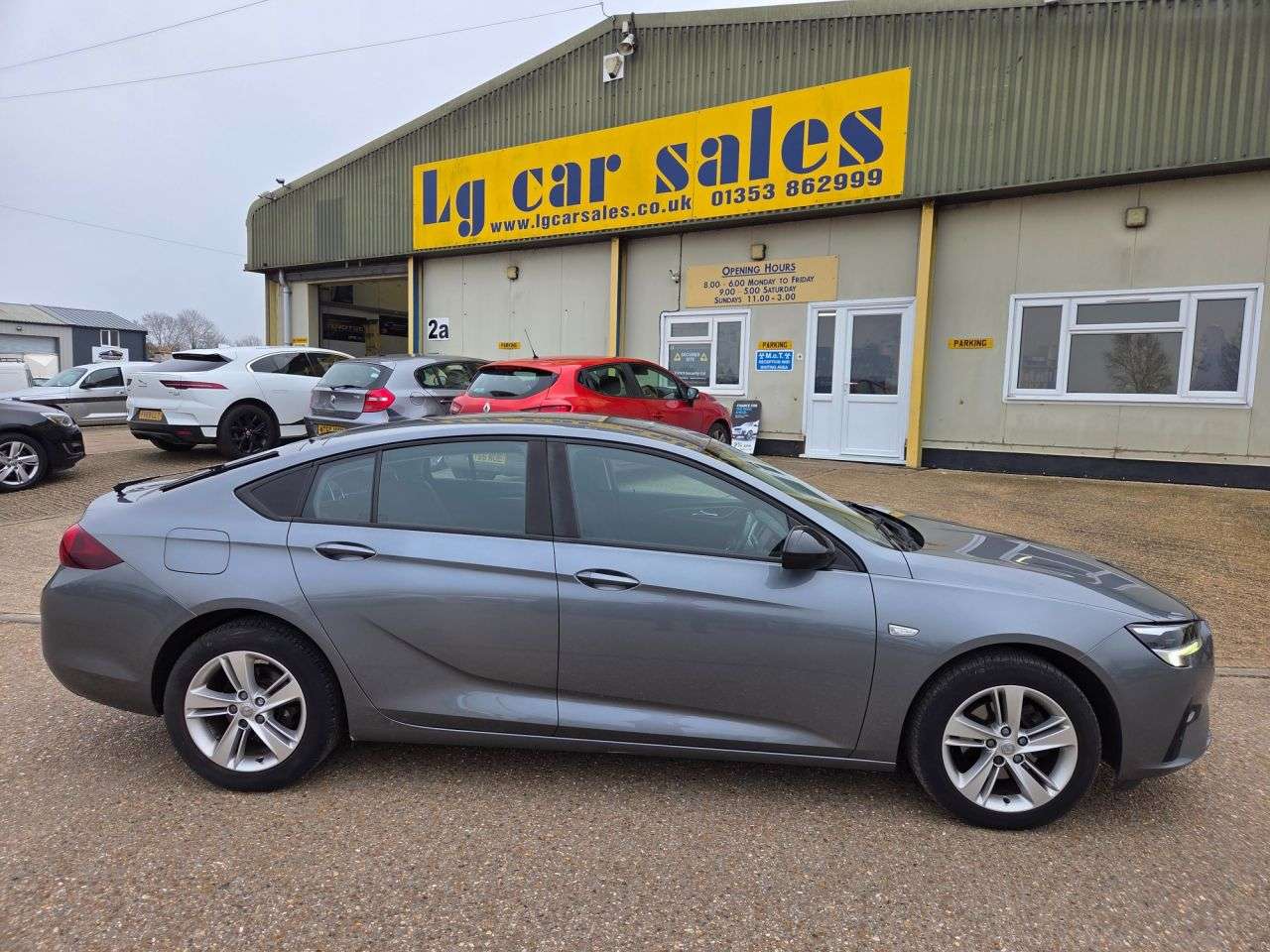 A 2020 VAUXHALL INSIGNIA 1.5 Turbo D SE Nav Grand Sport 5dr Diesel Manual Euro 6 (s/s) (122 ps) A 2020 VAUXHALL INSIGNIA 1.5 Turbo D SE Nav Grand Sport 5dr Diesel Manual Euro 6 (s/s) (122 ps)