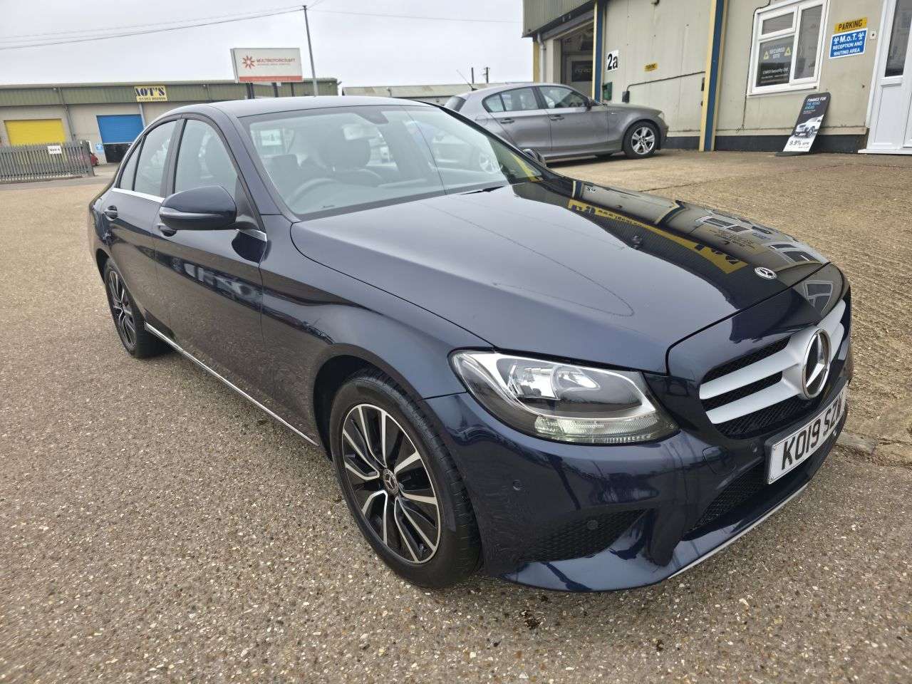 A 2019 MERCEDES-BENZ C-CLASS 2.0 C220d SE Saloon 4dr Diesel G-Tronic+ Euro 6 (s/s) (194 ps) A 2019 MERCEDES-BENZ C-CLASS 2.0 C220d SE Saloon 4dr Diesel G-Tronic+ Euro 6 (s/s) (194 ps)