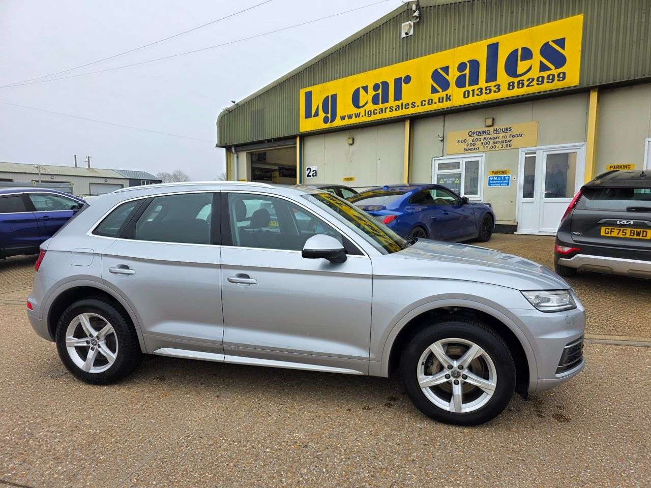 A 2018 AUDI Q5 2.0 TDI 40 Sport SUV 5dr Diesel S Tronic quattro Euro 6 (s/s) (190 ps) A 2018 AUDI Q5 2.0 TDI 40 Sport SUV 5dr Diesel S Tronic quattro Euro 6 (s/s) (190 ps)