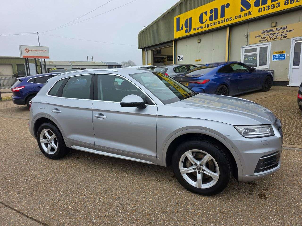 A 2018 AUDI Q5 2.0 TDI 40 Sport SUV 5dr Diesel S Tronic quattro Euro 6 (s/s) (190 ps) A 2018 AUDI Q5 2.0 TDI 40 Sport SUV 5dr Diesel S Tronic quattro Euro 6 (s/s) (190 ps)