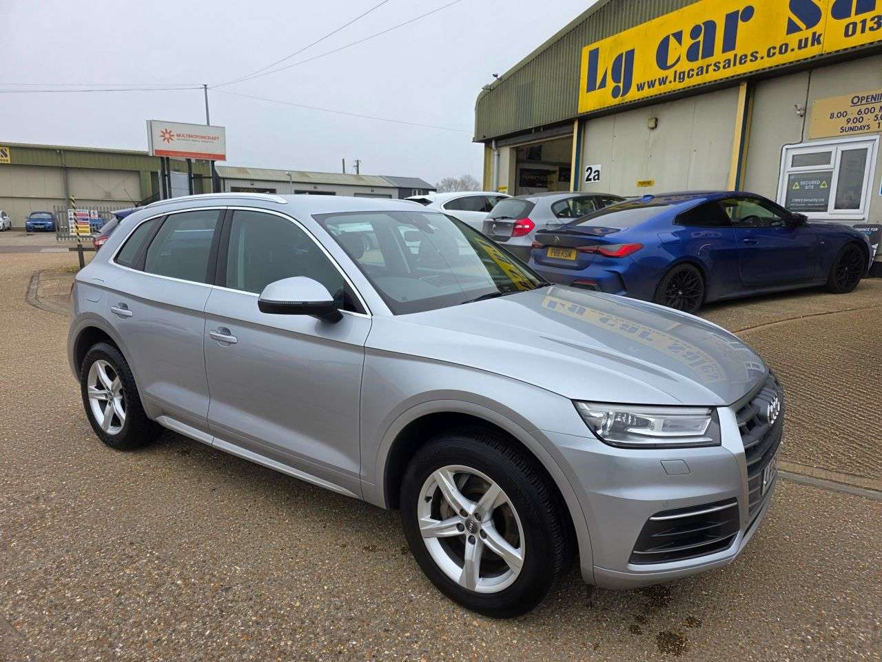 A 2018 AUDI Q5 2.0 TDI 40 Sport SUV 5dr Diesel S Tronic quattro Euro 6 (s/s) (190 ps) A 2018 AUDI Q5 2.0 TDI 40 Sport SUV 5dr Diesel S Tronic quattro Euro 6 (s/s) (190 ps)