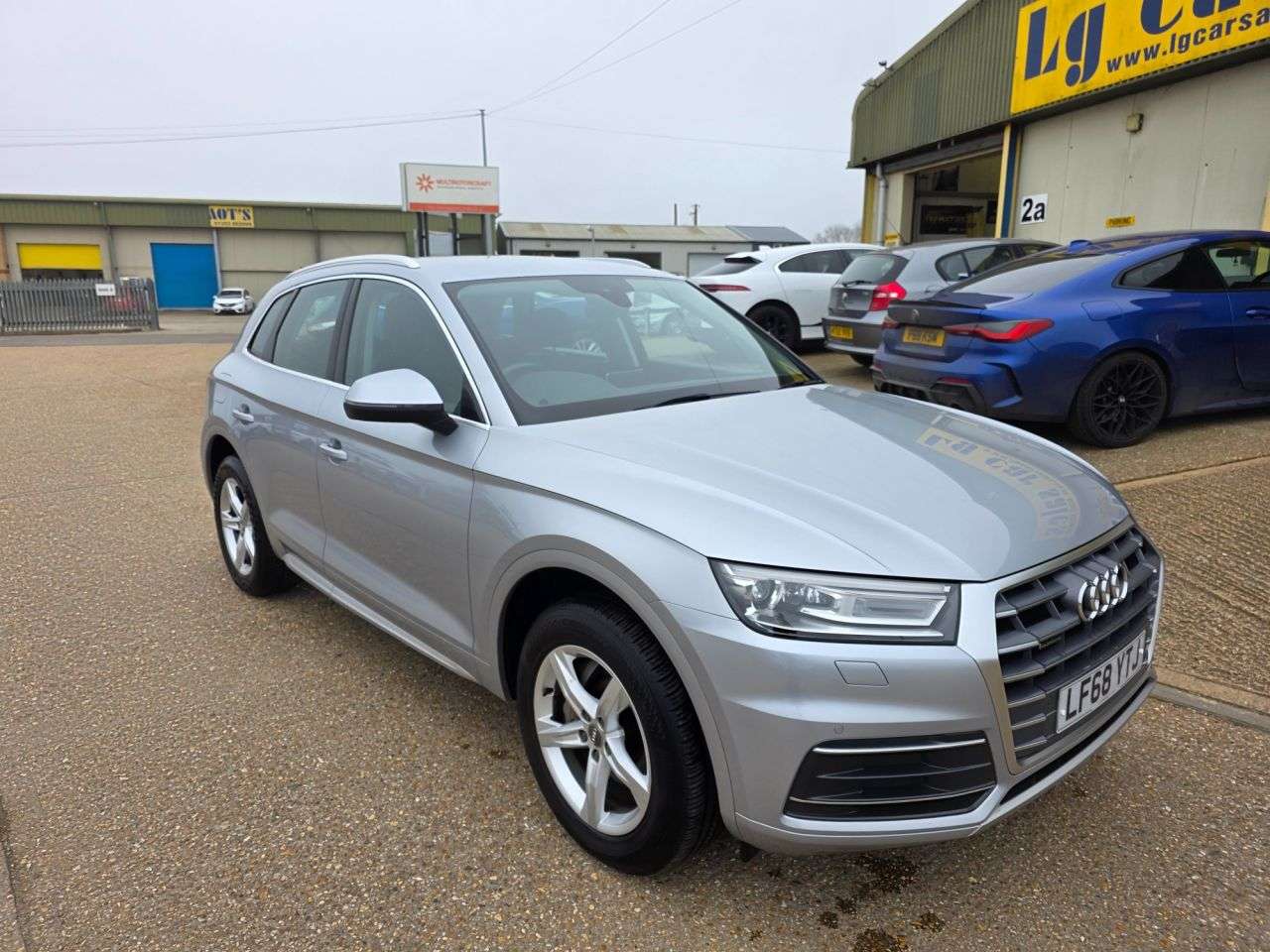 A 2018 AUDI Q5 2.0 TDI 40 Sport SUV 5dr Diesel S Tronic quattro Euro 6 (s/s) (190 ps) A 2018 AUDI Q5 2.0 TDI 40 Sport SUV 5dr Diesel S Tronic quattro Euro 6 (s/s) (190 ps)