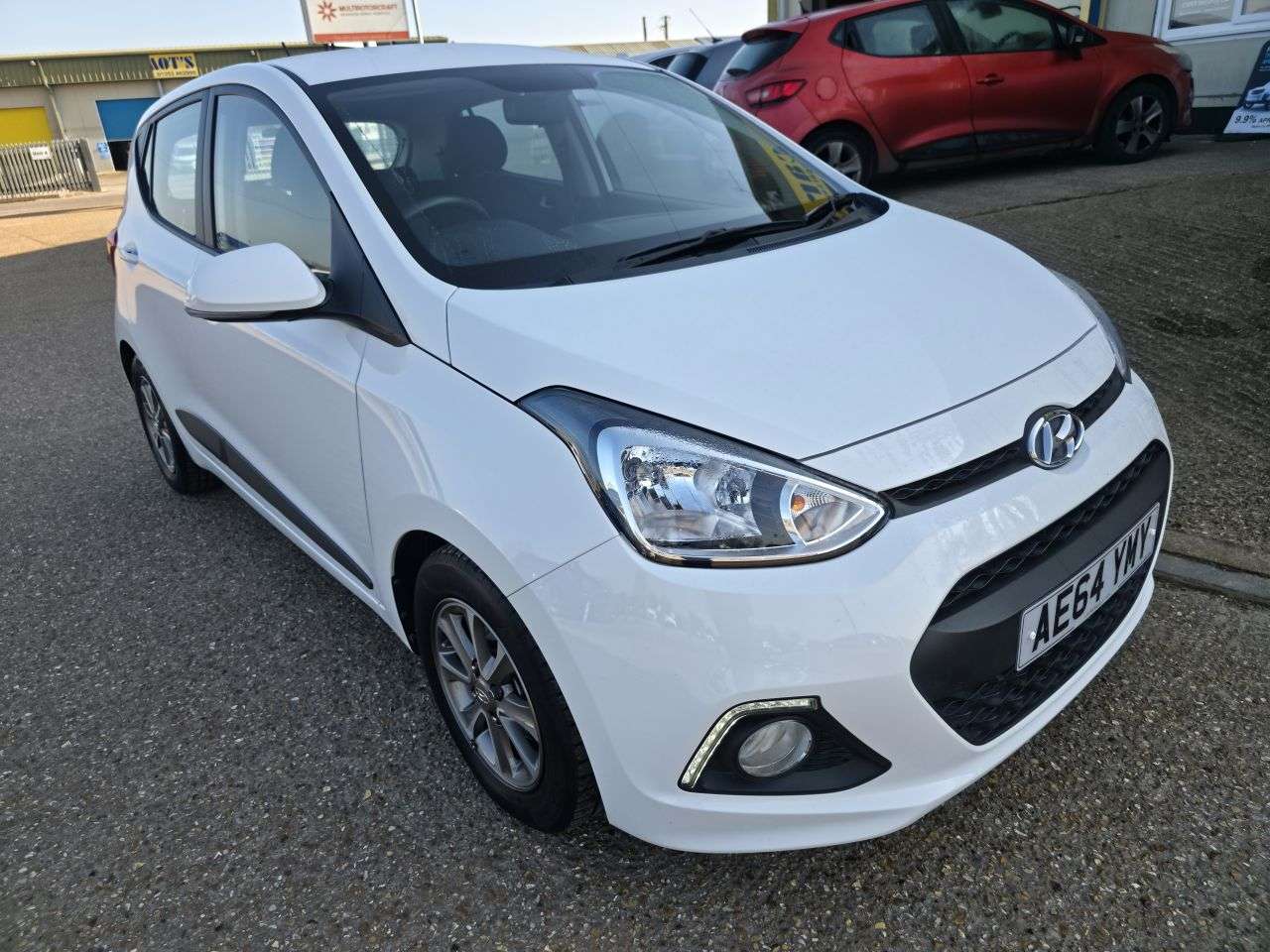A 2014 HYUNDAI I10 1.2 Premium Hatchback 5dr Petrol Manual Euro 5 (87 ps) A 2014 HYUNDAI I10 1.2 Premium Hatchback 5dr Petrol Manual Euro 5 (87 ps)