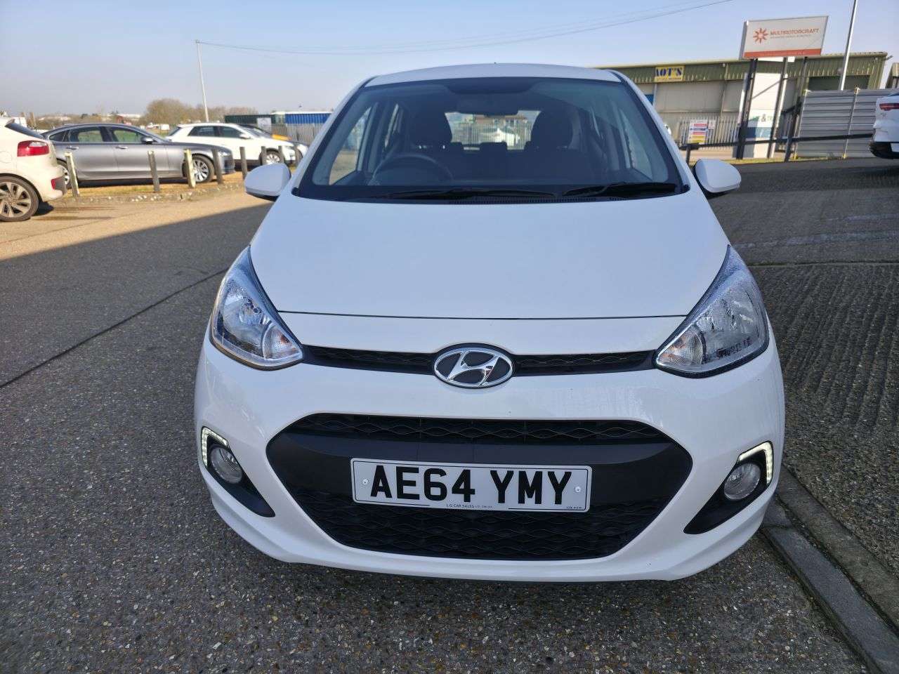 A 2014 HYUNDAI I10 1.2 Premium Hatchback 5dr Petrol Manual Euro 5 (87 ps) A 2014 HYUNDAI I10 1.2 Premium Hatchback 5dr Petrol Manual Euro 5 (87 ps)