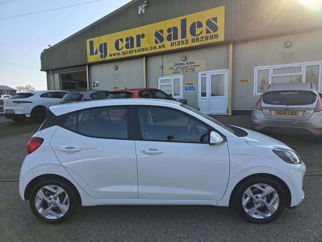 A 2021 HYUNDAI I10 1.2 SE Connect Hatchback 5dr Petrol Manual Euro 6 (s/s) (84 ps) A 2021 HYUNDAI I10 1.2 SE Connect Hatchback 5dr Petrol Manual Euro 6 (s/s) (84 ps)