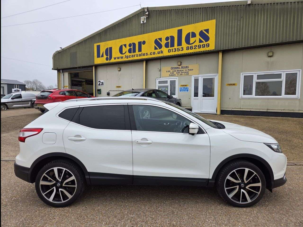 A 2016 NISSAN QASHQAI 1.5 dCi Tekna SUV 5dr Diesel Manual 2WD Euro 6 (s/s) (110 ps) A 2016 NISSAN QASHQAI 1.5 dCi Tekna SUV 5dr Diesel Manual 2WD Euro 6 (s/s) (110 ps)