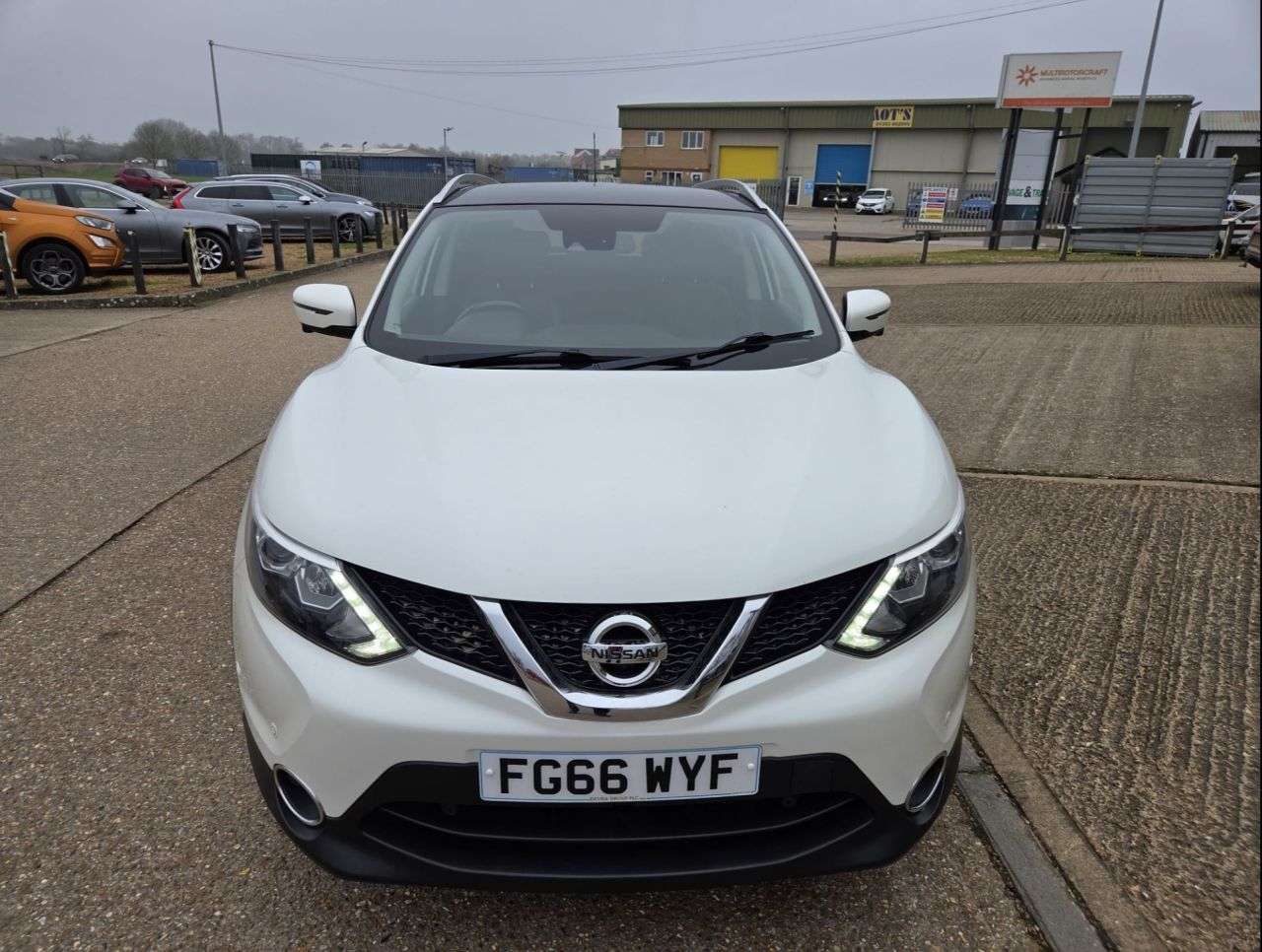 A 2016 NISSAN QASHQAI 1.5 dCi Tekna SUV 5dr Diesel Manual 2WD Euro 6 (s/s) (110 ps) A 2016 NISSAN QASHQAI 1.5 dCi Tekna SUV 5dr Diesel Manual 2WD Euro 6 (s/s) (110 ps)