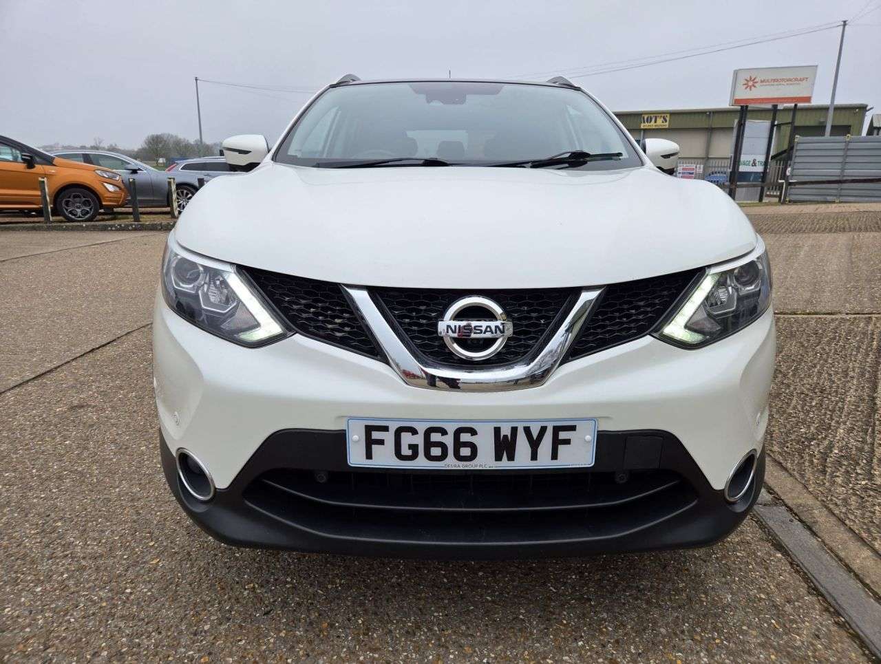 A 2016 NISSAN QASHQAI 1.5 dCi Tekna SUV 5dr Diesel Manual 2WD Euro 6 (s/s) (110 ps) A 2016 NISSAN QASHQAI 1.5 dCi Tekna SUV 5dr Diesel Manual 2WD Euro 6 (s/s) (110 ps)