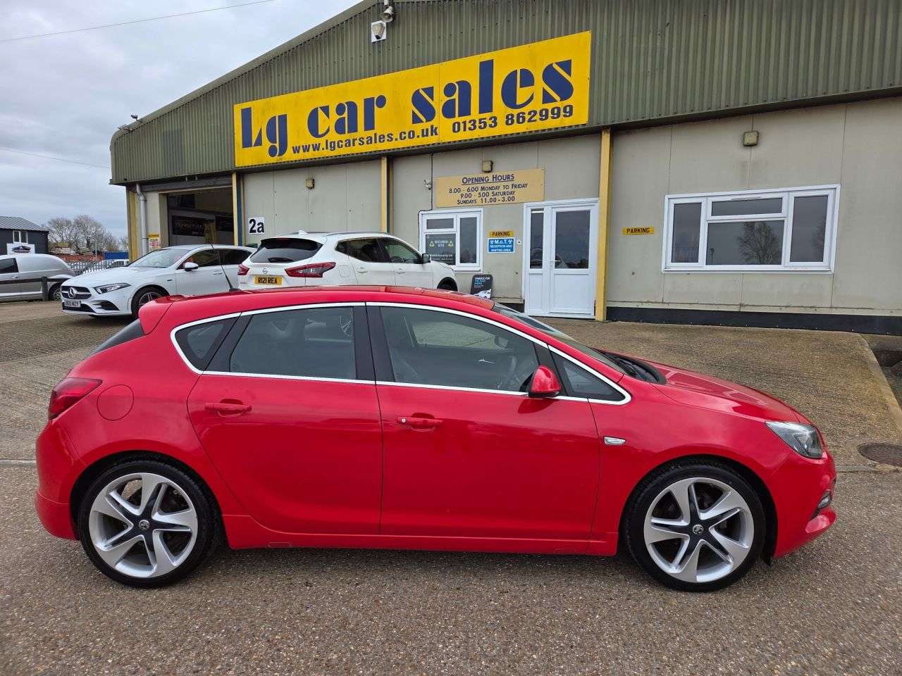 A 2015 VAUXHALL ASTRA 1.6i Limited Edition Hatchback 5dr Petrol Manual Euro 6 (115 ps) A 2015 VAUXHALL ASTRA 1.6i Limited Edition Hatchback 5dr Petrol Manual Euro 6 (115 ps)