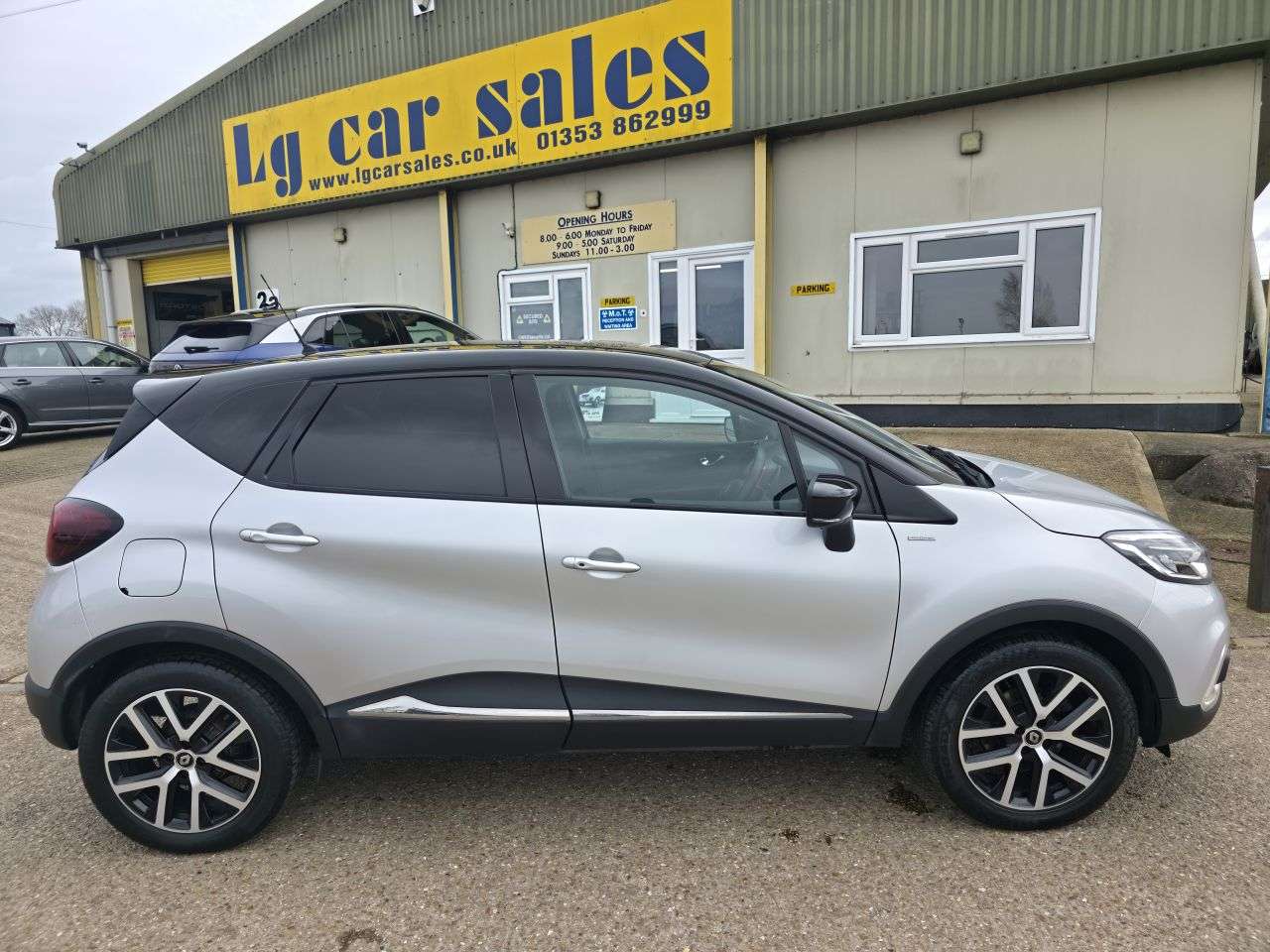 A 2019 RENAULT CAPTUR 1.3 TCe ENERGY S Edition SUV 5dr Petrol Manual Euro 6 (s/s) (130 ps) A 2019 RENAULT CAPTUR 1.3 TCe ENERGY S Edition SUV 5dr Petrol Manual Euro 6 (s/s) (130 ps)